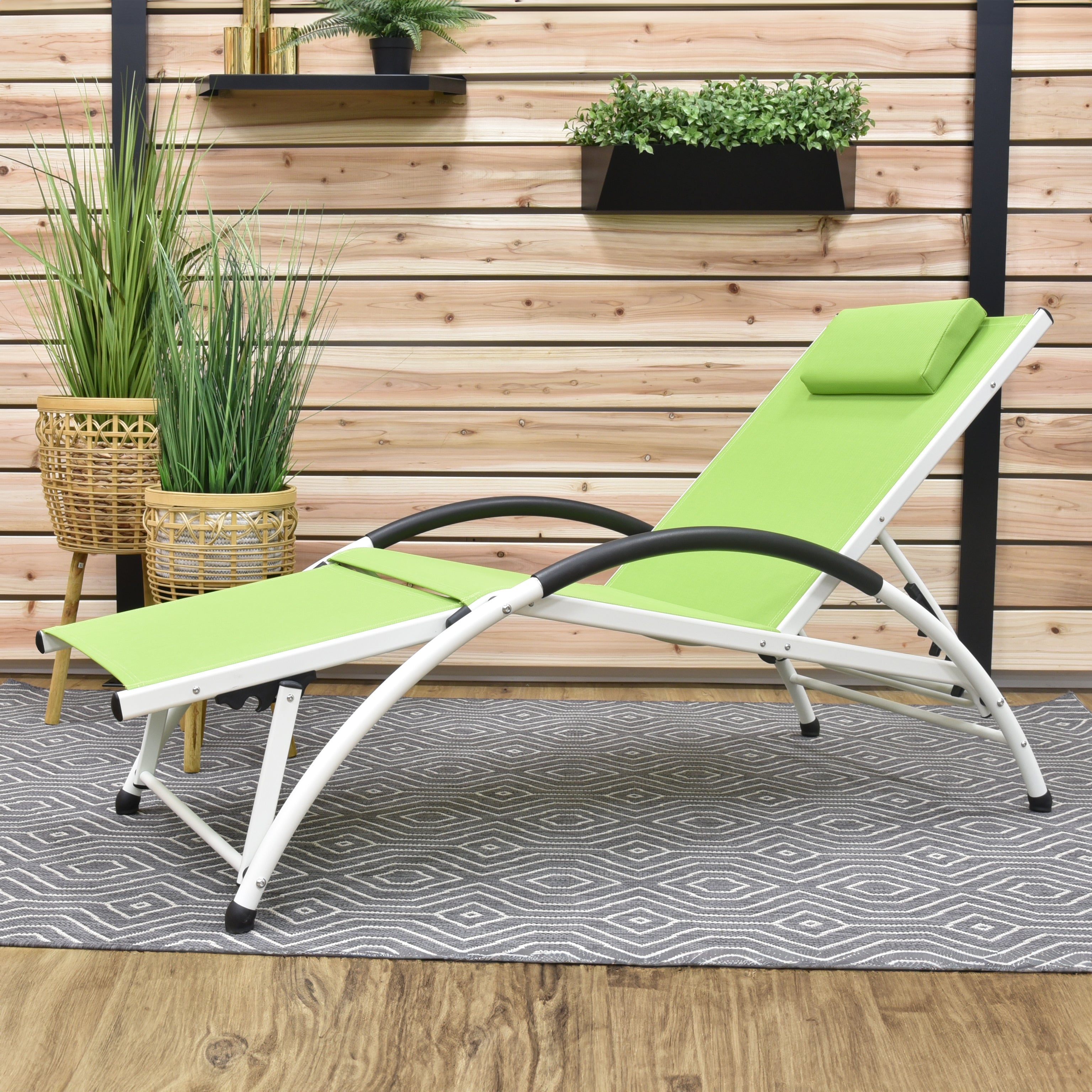 Dockside Aluminum Sun Lounger - Green Apple – Vivere Canada