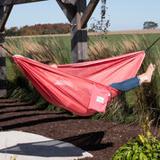 Hamac de camping en maille - Rose et Céleste