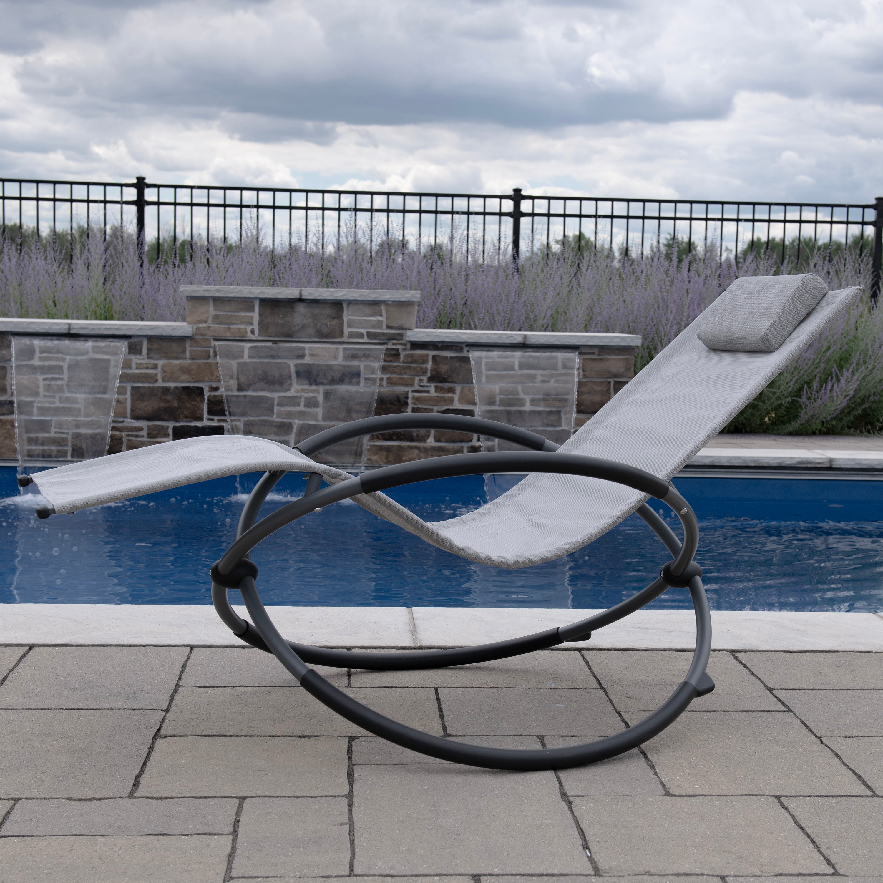 グローゲソファ (M+X+I) シルバー Orbital Phifer® & Steel Lounger - Haven – Vivere Canada